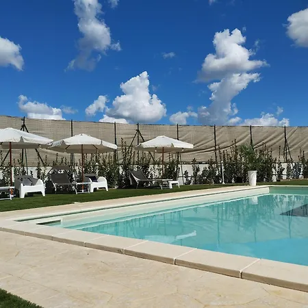 Cangiano And Pool Bed and breakfast Osimo