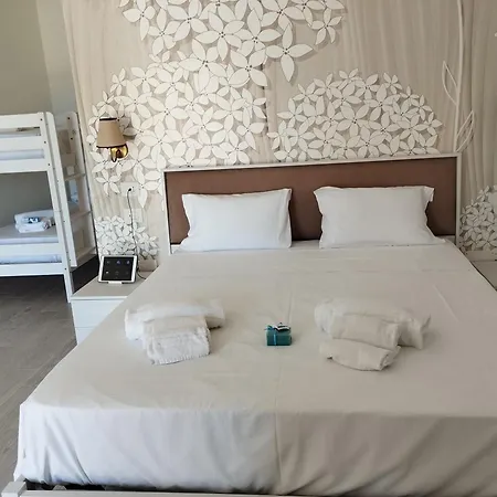 Cangiano And Pool Bed and breakfast Osimo