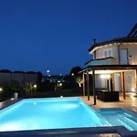 Oda ve Kahvaltı Cangiano And Pool