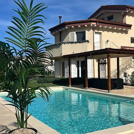 Bed & Breakfast Cangiano And Pool