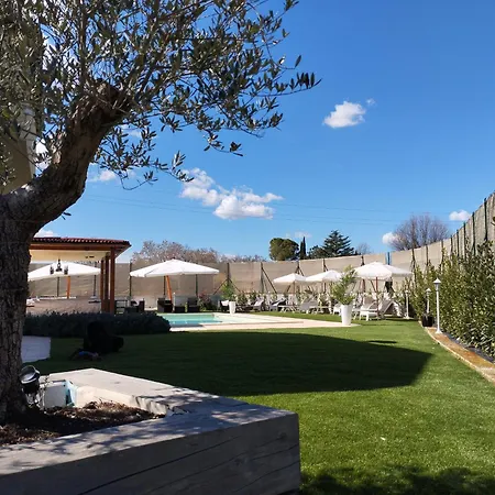 Bed & Breakfast Cangiano And Pool