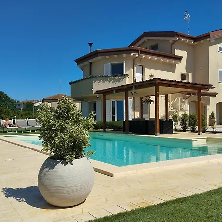 Bed & Breakfast Cangiano And Pool