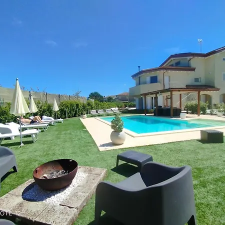 Cangiano And Pool 3* Osimo